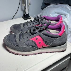 Saucony Jazz  women’s gray and pink sneaker 8.5